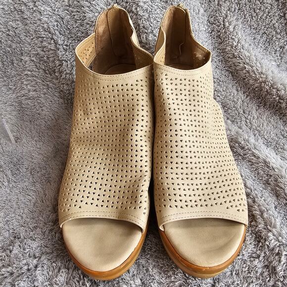 SOUL‎ Naturalizer Women's Fayth Perforated Wedge Sandal Size 11M Cream Back Zip - Picture 2 of 6